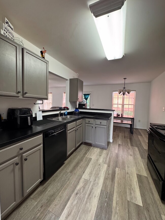 Foto del edificio - ???? Spacious 3-Bedroom Home on a Large Lot in Spartanburg School District 6 – Minutes from Shopp...
