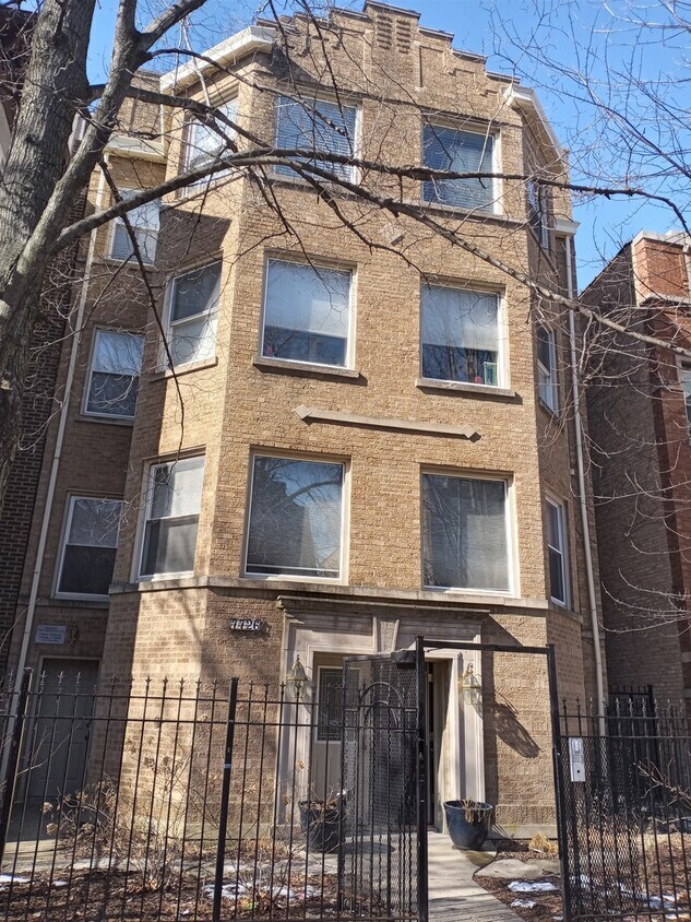 Primary Photo - 7726 N Paulina St