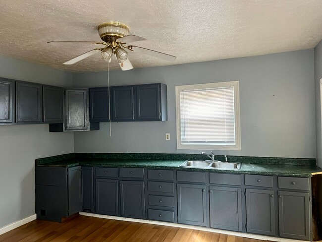 Building Photo - Small single family with 1st floor laundry