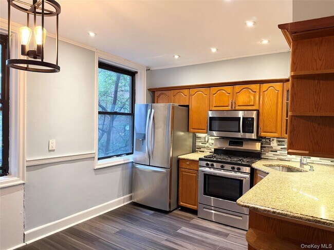 Foto del edificio - 412 Larchmont Acres