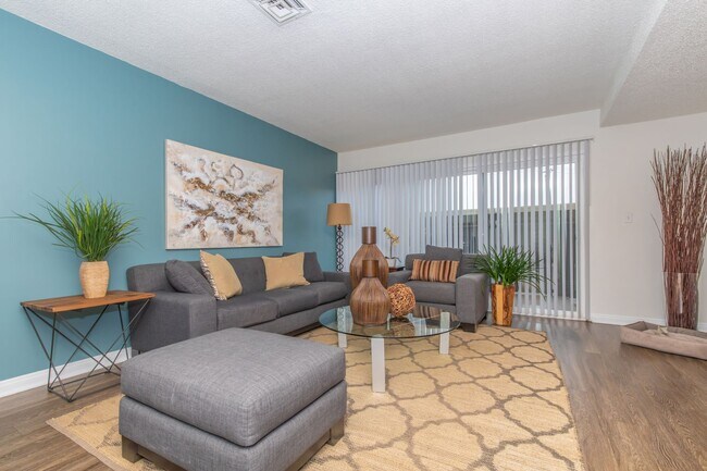 Building Photo - Loma Palisades