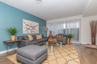 Building Photo - Loma Palisades