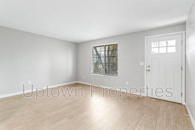 Foto del edificio - 6830 N Richmond Ave