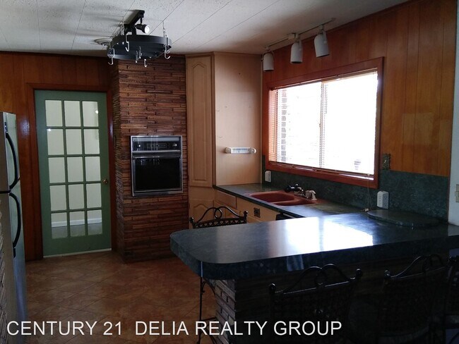 Foto del edificio - 3 br, 2.5 bath House - 801 W. 8th St.