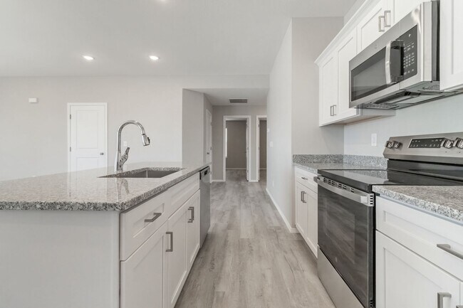 Foto del edificio - Stunning 4-Bedroom Home