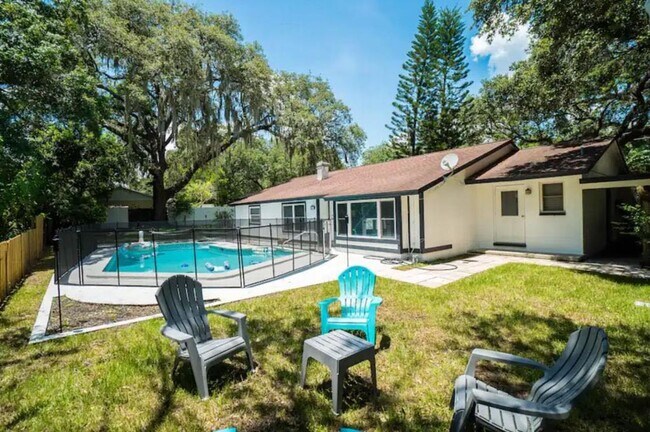 Foto del edificio - 4 Bedroom / 2 Bath / Pool Home