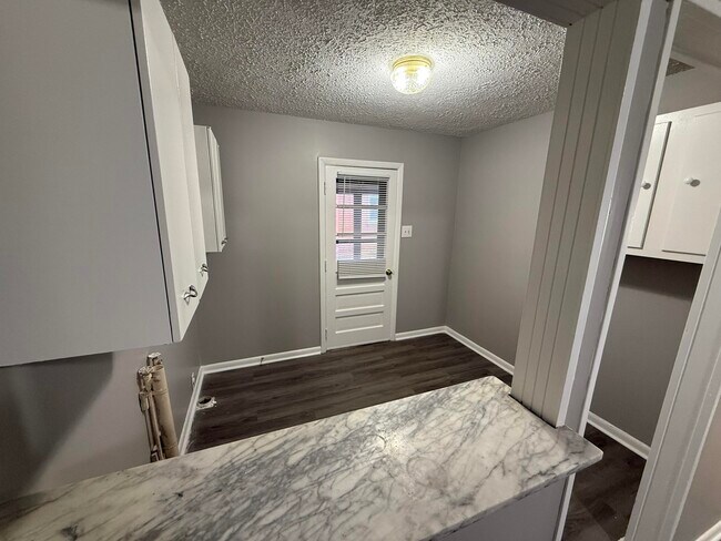 Building Photo - 1857 Dunkirk Dr