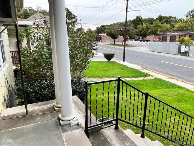 Building Photo - 65 Monhagen Ave