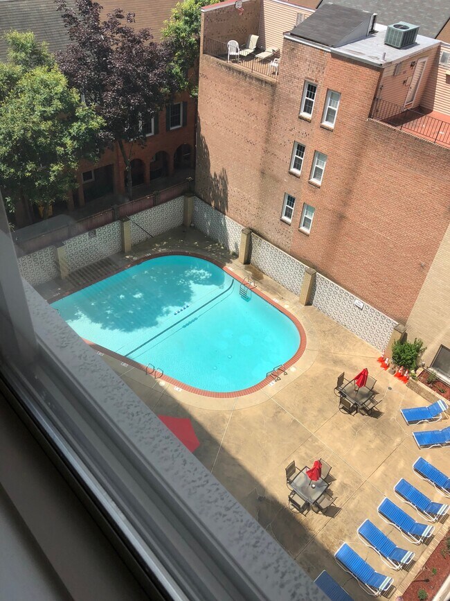 Foto del edificio - 922 24th St NW