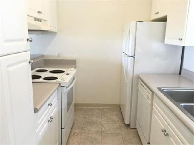 Building Photo - Beautiful 2 bed/2 bath Condo at Viewpointe...