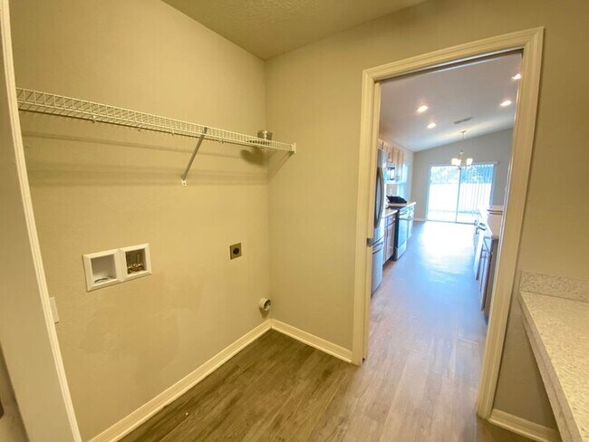 Building Photo - 188 Foxtail Loop