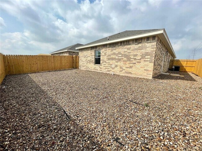 Foto del edificio - 16 Hiawatha Dr