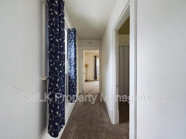 Building Photo - 665 Kling St