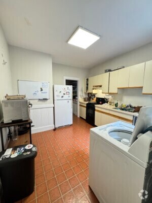 Building Photo - 104 Strathmore Rd