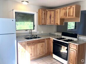 Building Photo - 1200 Pinecone Cir