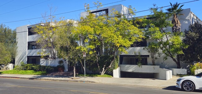 Foto del edificio - 4950 Louise Ave