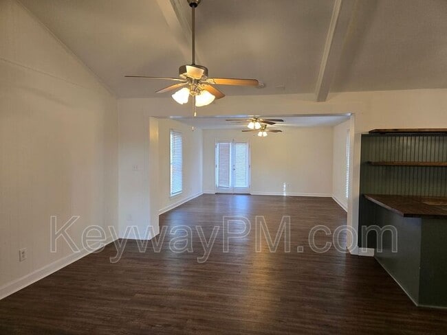 Building Photo - 3327 Cockatoo Rd