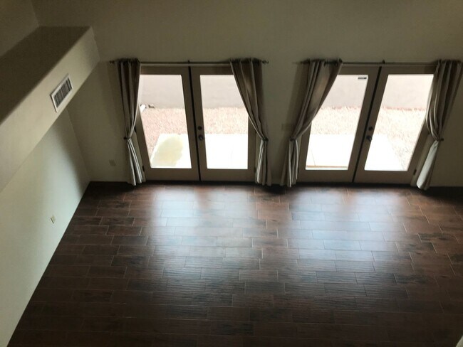 Foto del edificio - Olsen Condominiums