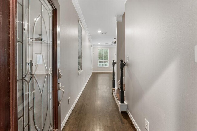Foto del edificio - 3329 New Garden View Ln