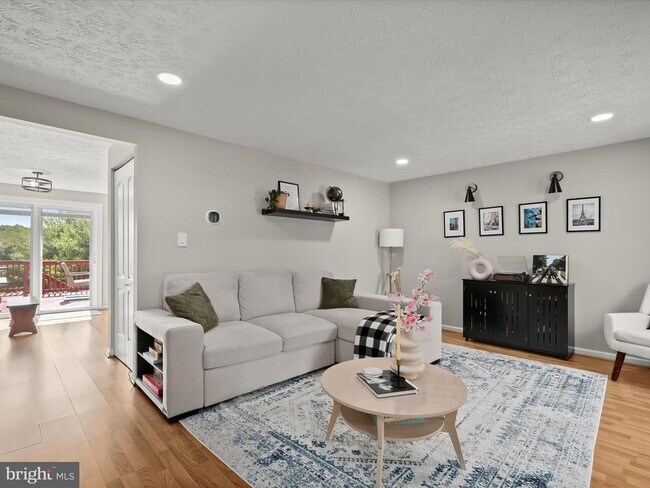 Foto del edificio - 6302 Wimbledon Ct