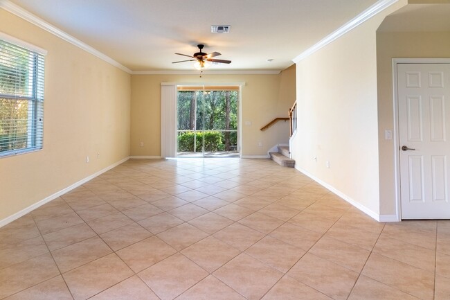 Foto del edificio - AVAILBALE NOW! Stunning 3-Bedroom, 2.5-Bat...