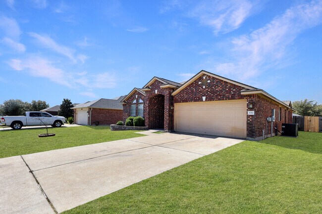 Building Photo - 332 Peanut Dr