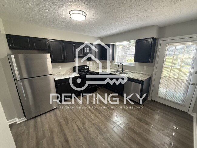 Building Photo - Updated 2-Bed, 1.5-Bath Townhome!