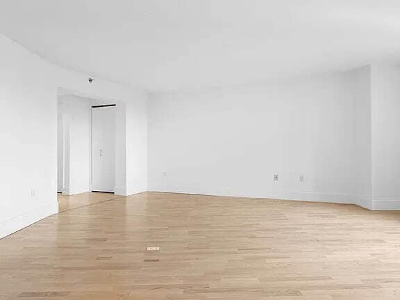 Building Photo - 10 Rogers St