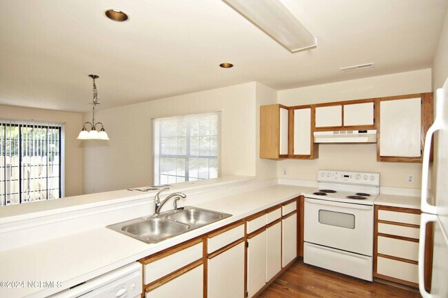 Building Photo - 1723 S 41st St