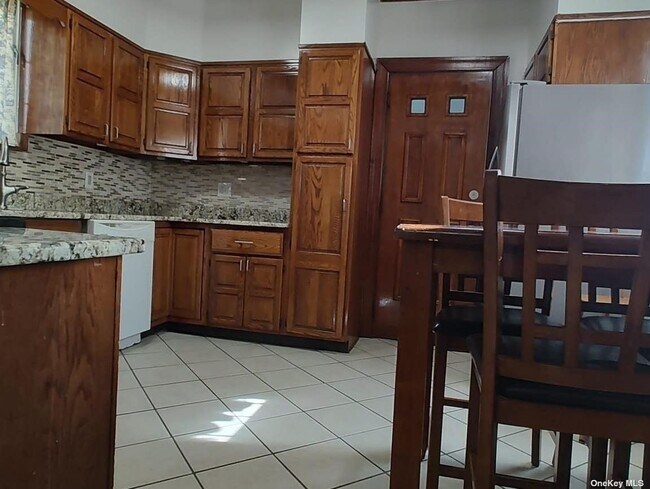 Foto del edificio - 80-66 88th Rd