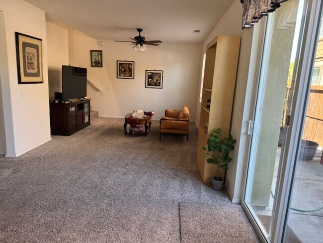 Foto del edificio - 9137 Arbol del Rosal Way