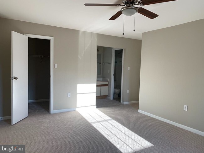 Building Photo - 7575 Belle Grae Dr