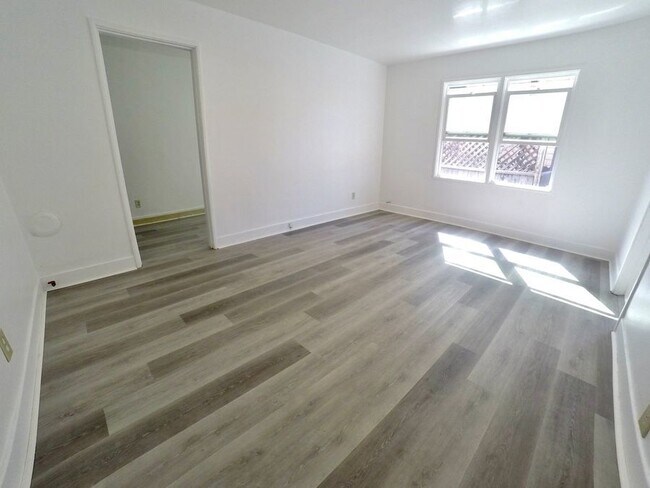 Building Photo - 1 Month Free! Remodeled & Sunny Studio wit...