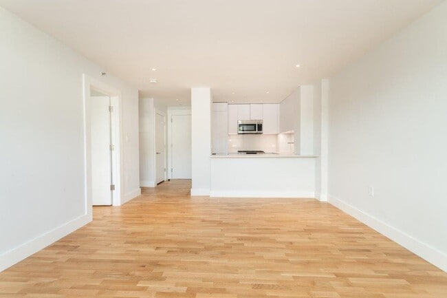 Interior Photo - 1410 Columbia