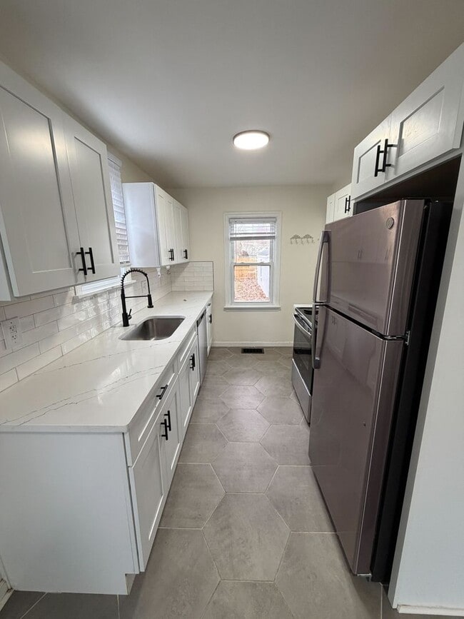 Building Photo - Stunningly Updated 2BR Home in Prime Bexley Location