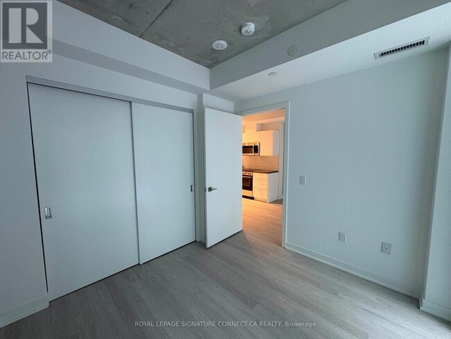 Building Photo - 284 King St E