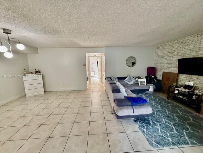 Foto del edificio - 8331 SW 157th Ave