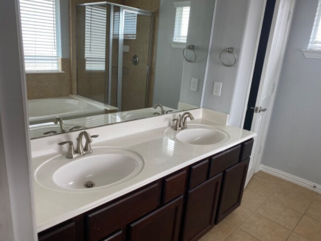 Building Photo - 24627 Forest Canopy Dr