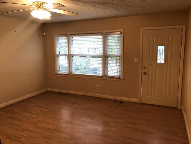 Building Photo - 3379 Greentree Rd