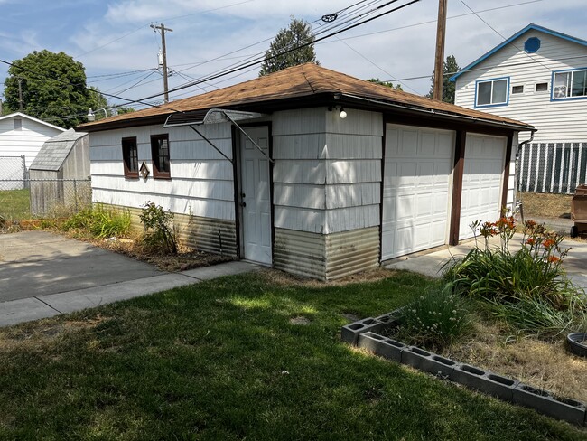 Building Photo - 4104 N Hawthorne St
