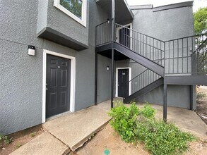 Building Photo - 9696 Walnut St