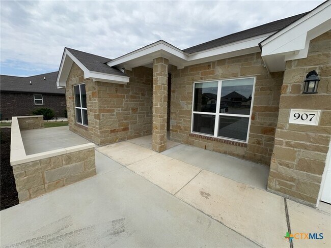 Foto del edificio - 907 Holliday Dr