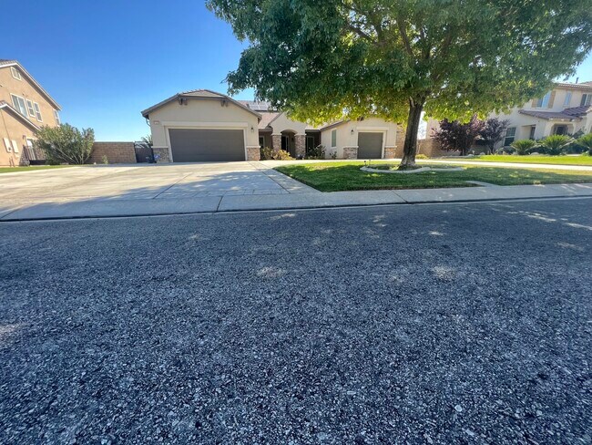 Foto del edificio - 41530 Yew St