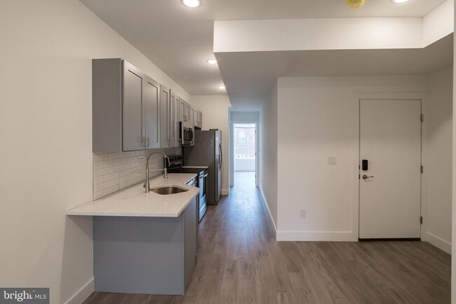Building Photo - 1711 Snyder Ave