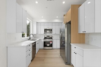 Building Photo - 10742 Hortense St