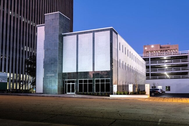 Building Photo - 1813 Main