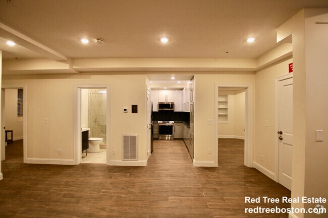 Building Photo - 1675 Beacon St