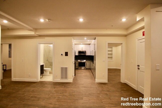 Building Photo - 1675 Beacon St