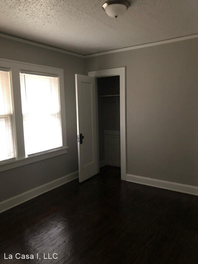 Building Photo - 3 br, 1 bath House - 2242 E 69th St