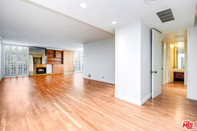 Building Photo - 211 S Spalding Dr